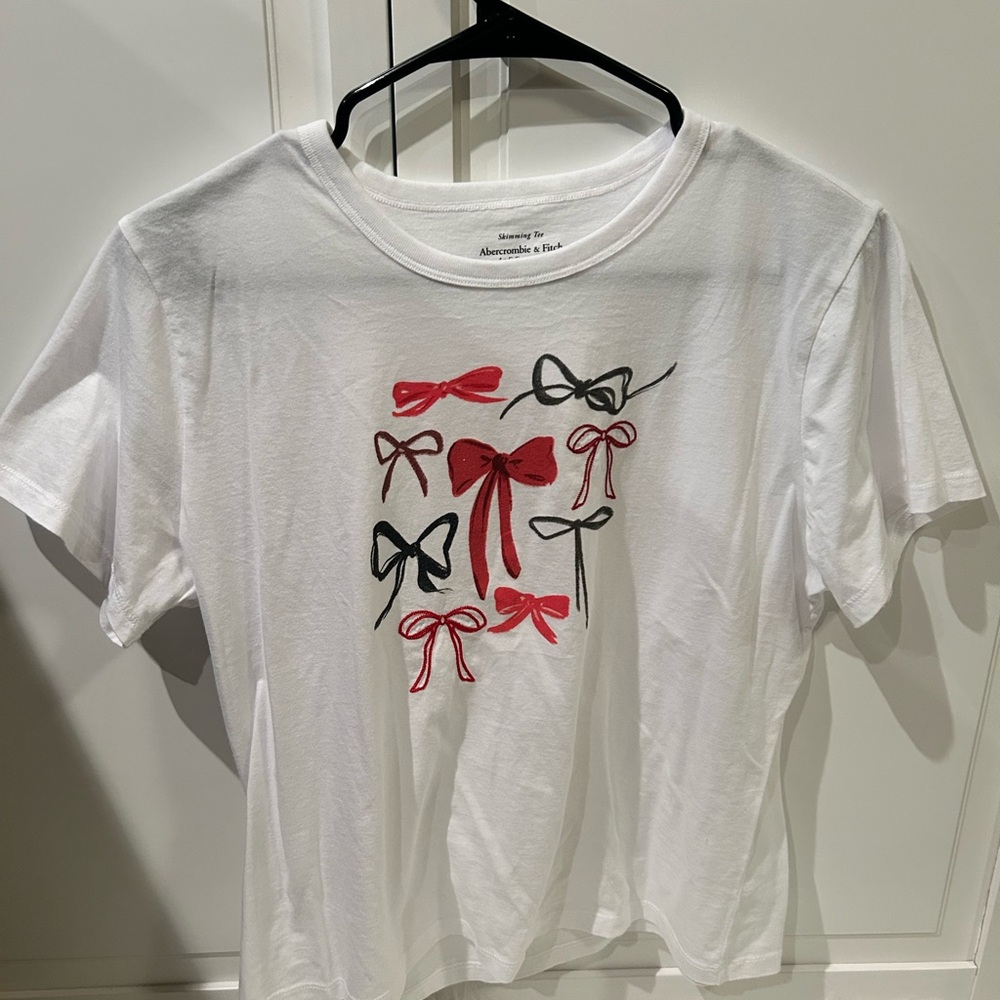 Abercrombie & Fitch White and Red Short Sleeve Tee with Bow Design